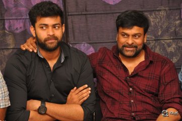 Chiranjeevi Felicitates Tholi Prema Movie Team at His Home